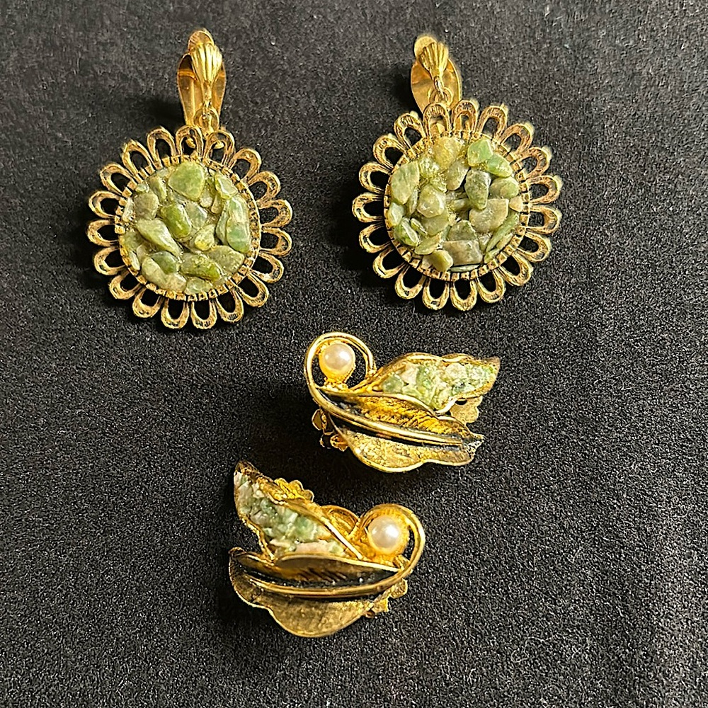 Vintage Jade Chip Clip On Earrings